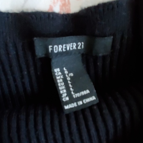 Crop top - Picture 2 of 2